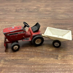 ERTL 1/16 International 682 Cub Cadet Lawn & Garden Tractor W/ Blade & Trailer - Picture 1 of 14