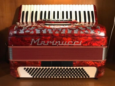 Acordeón Marinucci Rojo 120 Bajos con Estuche 7 Registros Made in Italy - Imagen 1 de 4