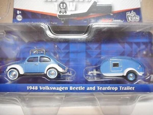 VOLKSWAGEN BEETLE/KAFER/COX 1948 BLUE & WHITE + TEARDROP TRAILER 1:64 GREENLIGHT - Imagen 1 de 2