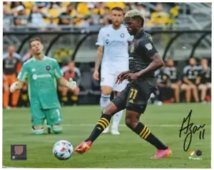 Gyasi Zardes Columbus Crew Autographed 8x10 MLS Action Photo - FANATICS Authenti - Picture 1 of 2