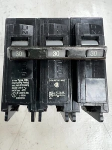 👀 SIEMENS TYPE HBL 30 AMP CIRCUIT BREAKER 240 VAC 3 POLE B330HH - FLAW - Picture 1 of 9