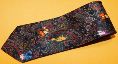 CORBATA DE POLIÉSTER NOVEDAD PAISLEY NEGRA/AMARILLA/ROJA DISNEY POOH & FRIENDS. Foto 1 de 3