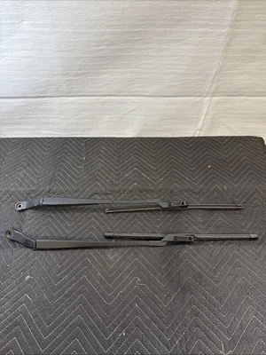 Brazos limpiaparabrisas Bosch Chevrolet Volt 2016-2019 parte izquierda + derecha Foto 1 de 3