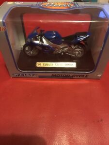 WELLY 1999 YAMAHA YZF-R1  DIE-CAST MOTORBIKE MOUNTED On BASE & BOXED