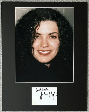 Julianna Margulies Signed In Person 11x14 Matted Autograph & Photo - Authentic Cover