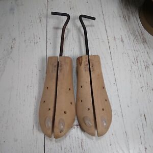 Vintage Wood Shoe Forms, Rustic Cobbler Shoe Stretchers Shoe Trees, Set of 2