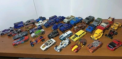 2 LOTTO  36 HOT WHEELS JEEP CAMION PICKUP VARIE SERIE IDEALI PER MERCATINO - Immagine 1 di 4