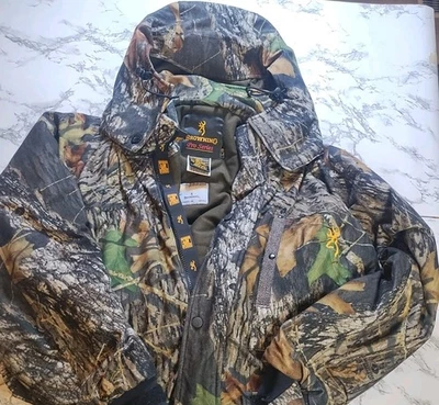 Browning  Mossy Oak  Puffer Jacket Mens Size L with hoodie camouflage pattern. - Image 1 of 4