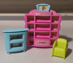 Vintage Barbie Chic Shoe Store Playset Shoe Purse Display Chair 2001 - Bild 1 von 6