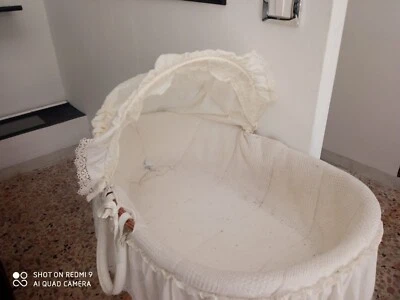 culla vimini completa di rivestimento usata solo per esposizione vetrina - Immagine 1 di 3