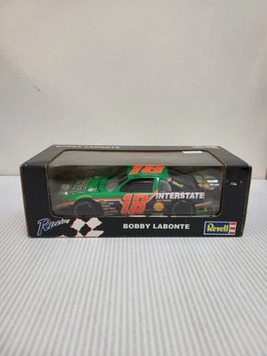Baterías interestatales Revell 1:24 Bobby LaBonte #18 Monte Carlo NASCAR Foto 1 de 2