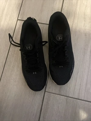 Under Armour Harper 8 Turf para hombre negro/blanco apenas usado Foto 1 de 3