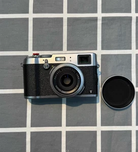 Fujifilm X100T 16.3MP Compact Digital Camera Silver FX-X100T - Picture 1 of 9