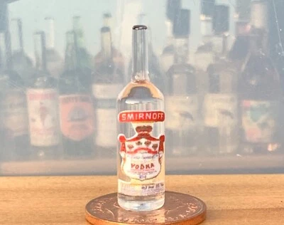 Puppenhaus Wodka Etikett auf einer Glasflasche Maßstab 1:12 Miniatur Smirnoff tumdee