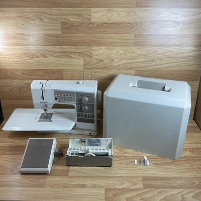 Bernina 1130 Sewing Machine w/ Foot Pedal, Case & Accessories WORKS READ* - Image 1 of 4