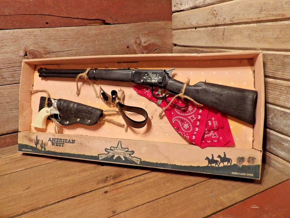 Juego de colección 1990 Tootsie Toy American West funda única con rifle de juguete Foto 1 de 4