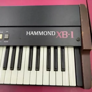 Sintetizador HAMMOND XB-1 - Imagen 1 de 11