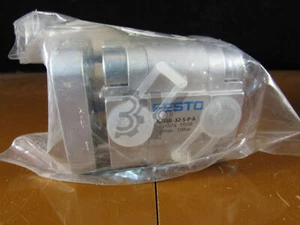 ONE New FESTO ADVUL-32-5-P-A 156874 Standard Cylinder - Picture 1 of 1