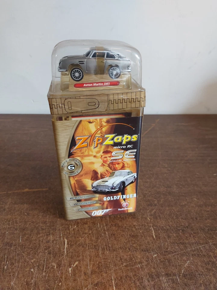 ZipZaps Micro RC Aston Martin Db5 Goldfinger 007 Special Edition 2005