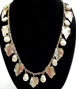 Vintage 30 Zoll Kette Halskette mit goldfarbenem Blatt und Kunstperlen Charms markiert Korea - Bild 1 von 4