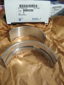 GM OEM-Engine Crankshaft Crank Main Bearing 88894269 - Picture 1 of 3
