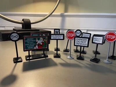 Eztec Train Track North Pole Express 18 Curve 8 Straight Pieces And 8 Signs - Image 1 of 4