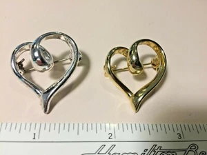 Vintage Lot of Two (2) One Gold Tone & One Silver Tone Open Heart Brooches Pins - Picture 1 of 2