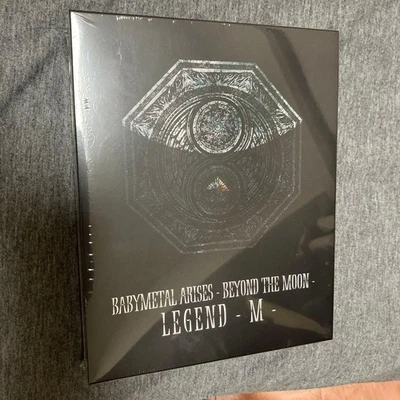 BABYMETAL ARISES BEYOND THE MOON LEGEND M Blu-ray + 2CD + Postcards The One New Foto 1 de 3
