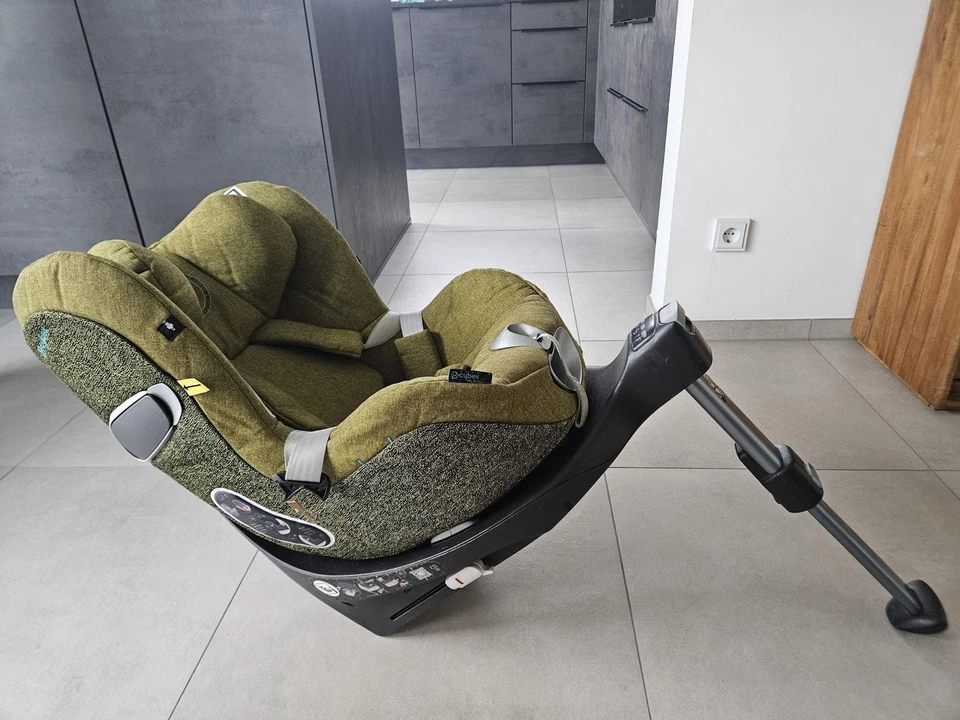 Cybex Platinum Sirona Z i-Size Reboarder mit Base zum drehen - Bild 1 von 4