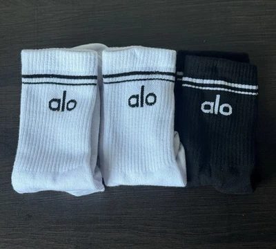 3 PAIRS ALO Yoga UNISEX HALF-CREW THROWBACK SOCKS White - Image 1 of 4