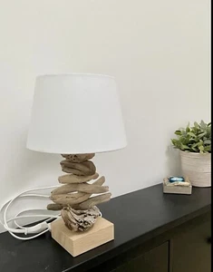 Handgefertigte Tischleuchte / Tischlampe aus Treibholz - Bild 1 von 9