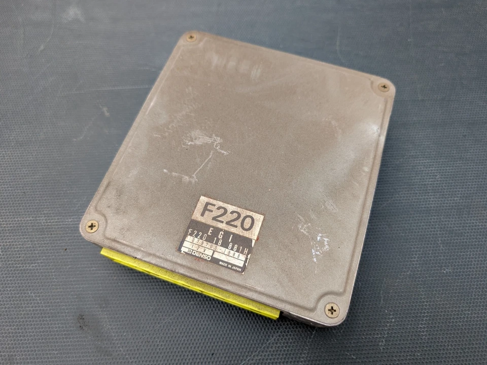 Computadora motor ECM 88-89 Mazda MX-6 626 Probe GT 2,2 L turbo ECU F220 18 881H Foto 1 de 1