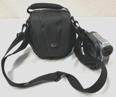 Sony DCR-DVD650 Hybrid Camcorder Handycam 60x 2000x Digital Zoom Camera and Bag - Image 1 of 4