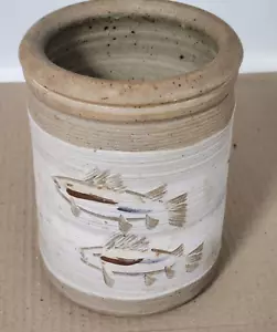 Crock tondo vintage in gres diametro 5" 7" alto PESCE decorato e firmato - Foto 1 di 9