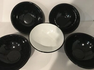Set di 5 zuppiere maculate vintage smaltate bianche e nere - Foto 1 di 8