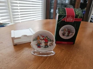 Hallmark Keepsake Ornament 1991 Christmas Let It Snow Collectors Series Plate #5 - Picture 1 of 3