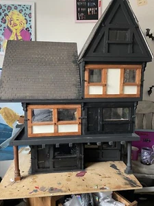 Tudor Style dolls house - Picture 1 of 13