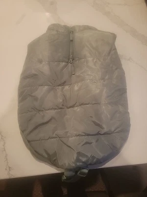 Chaqueta acolchada Boots & Barkley para perro con hebilla verde talla M Foto 1 de 3