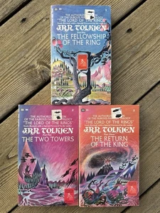 Lord Of The Rings Trilogy J.R.R. Tolkien Lot 3 Fantasy Trilogy Paperbacks - Imagen 1 de 13