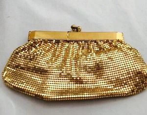 VINTAGE GOLD TONE METAL MESH CHANGE PURSE COIN BAG - Picture 1 of 5