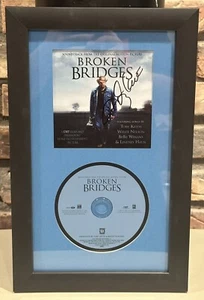 Toby Keith handsigniert ""Broken Bridges"" CD Booklet signiert ACOA COA GERAHMT - Bild 1 von 3