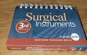 Surgical Instruments A Pocket Guide 3 Ed Maryann Papanier Wells Great Cond - Foto 1 di 6