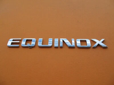 Chevrolet Equinox 2005-2017 tapa puerta trasera emblema logotipo insignia signo usado OEM A46959 Foto 1 de 3