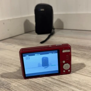 Sony Cyber-shot DSC-W560 14.1MP Digitalkamera - Rot - FUNKTIONIERT ABER AKKU CLIP - Bild 1 von 4