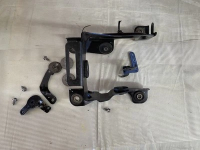 OEM 2013-2016 Nissan Pathfinder Electric Steering Pump Bracket 491103KE0A - Image 1 of 3
