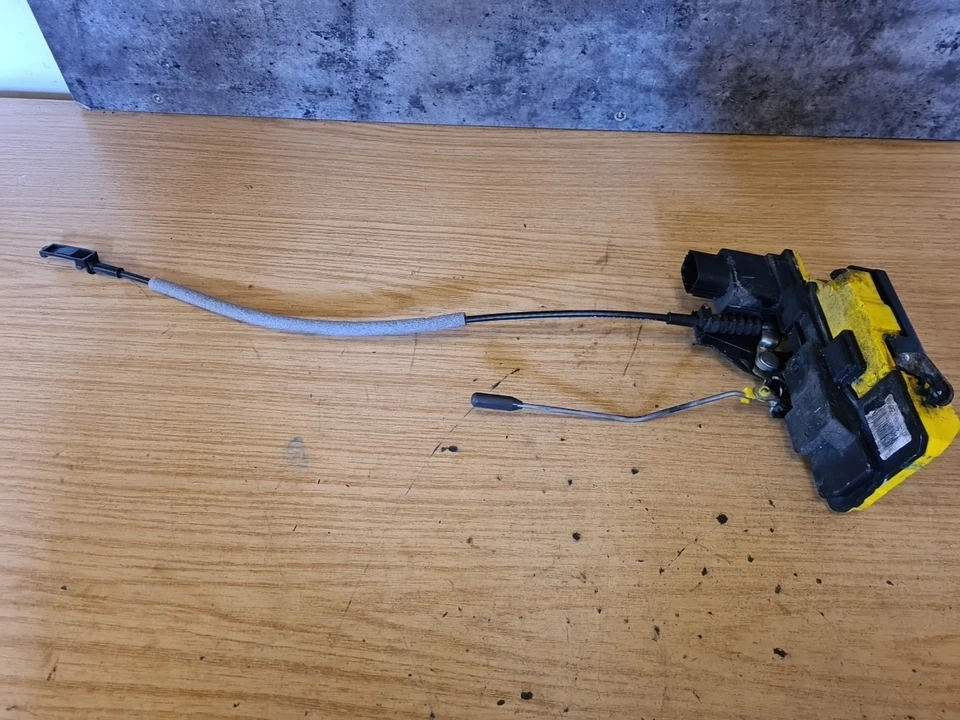 2005 VOLVO S60 SE MK1 FL SALOON DRIVER SIDE REAR DOOR LOCK MECHANISM 30699756 - Image 1 of 4