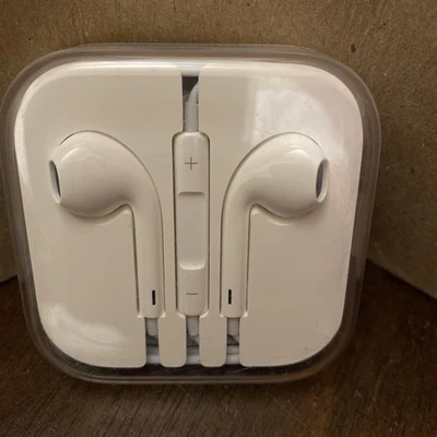 New Sealed Original Apple iPhone EarPods 3.5mm Headset Earphones Headphones - Image 1 of 2