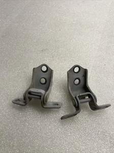2008 MAZDA 3i FRONT LEFT SIDE DOOR HINGE UPPER & LOWER OEM - Picture 1 of 8