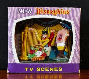 VINTAGE Marx - 2nd Series DISNEYKINS TV Scene "Willie Whale" - Box is Ex - Picture 1 of 4