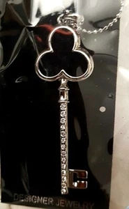 Precioso Collar Plateado Con Llave Amuleto de la Suerte 7cm Circonitas - Nueva - Imagen 1 de 3